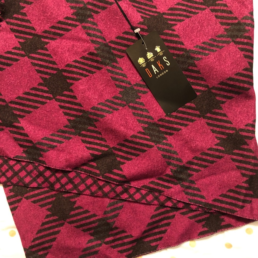 Daks London Scarf